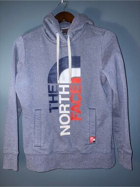 The North Face women’s Blue Logo Pullover Hoodie Medium